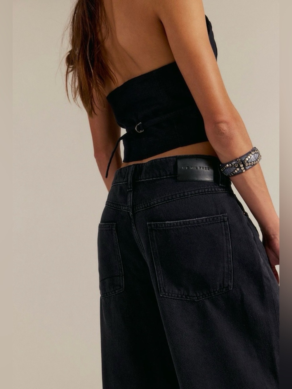 NWT FREE PEOPLE WE THE FREE CARINA ULTRA SOFT BOYFRIEND JEANS BLACK - Picture 3 of 3